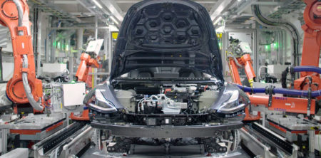 Tesla Finally hits Weekly Production Target for Model 3 cars